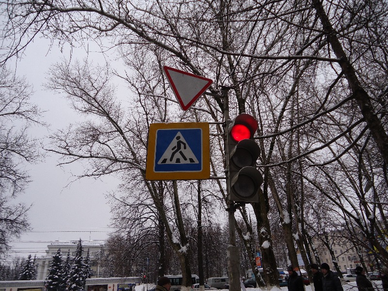 Дорожные знаки Москвы станут антивандальными