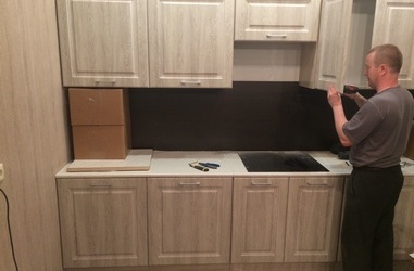 Сборка и разбока мебели в Москве: цена при переезде